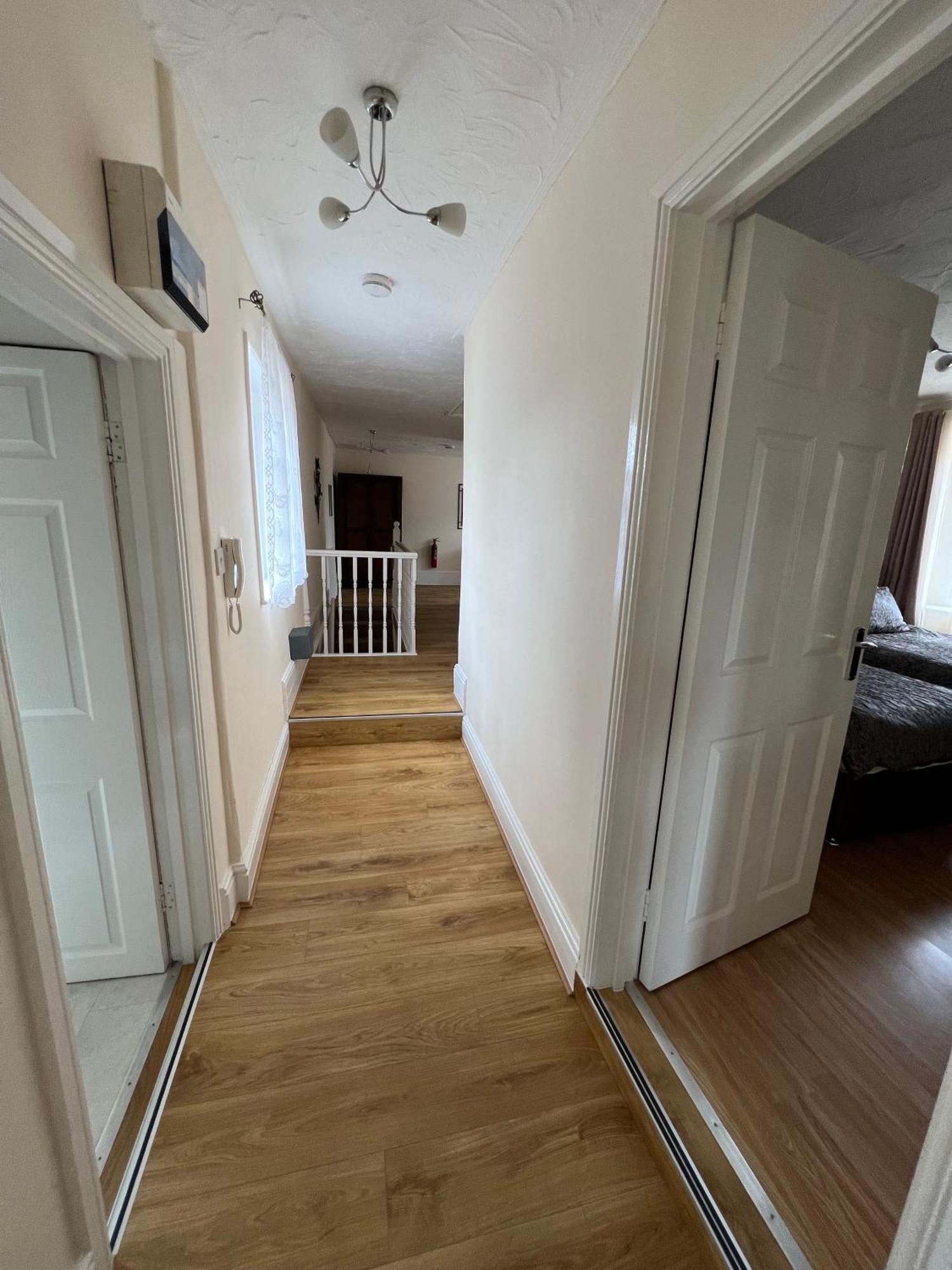Stay In Yeovil Town Centre, Large 2 Bd Apt With Parking, Sleeps 4 Exterior photo